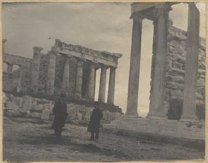 Erariietes Vene sõjalaeva meeskonnaliikmed külastamas Ateenat