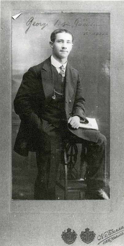 Georgi Vaga - täisportree.