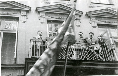 Demonstratsioon Tallinnas: Andrei Ždanov NSV Liidu saatkonna rõdul  similar photo
