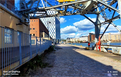 Jätkäsaarenlaituri, keskellä tavaravaunu. rephoto