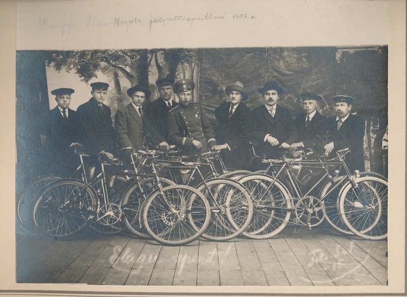 Grupp Viru-Nigula jalgrattureid 1907