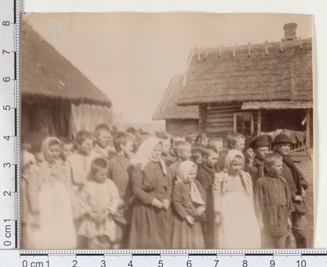 Setukesed - kujutused setukeste riietest (grupp lapsi)