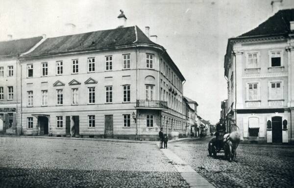 Raekoja platsi ja Rüütli t nurk. Otse ees Raekoja plats 6 (nn vana ülikool), paremal Raekoja plats 8. Tartu, u 1900-1910.