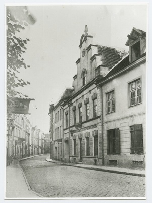 Harju tänav, vaskaul hotelli "Kuld lõvi" katusealune, 19. sajandi lõpp.  duplicate photo