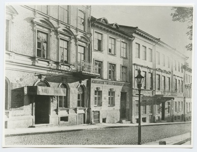 Hooned Niguliste tänaval Niguliste kiriku vastas, 19. sajandi lõpp.  duplicate photo