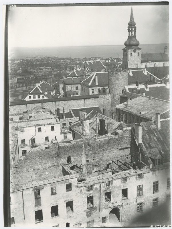 Vaade Toompea linnuse sisemusse pärast põlemist.
