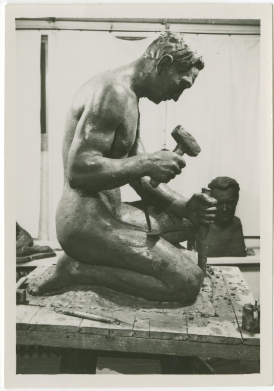 Herman Halliste skulptuuri "Kiviraiuja" savimudel