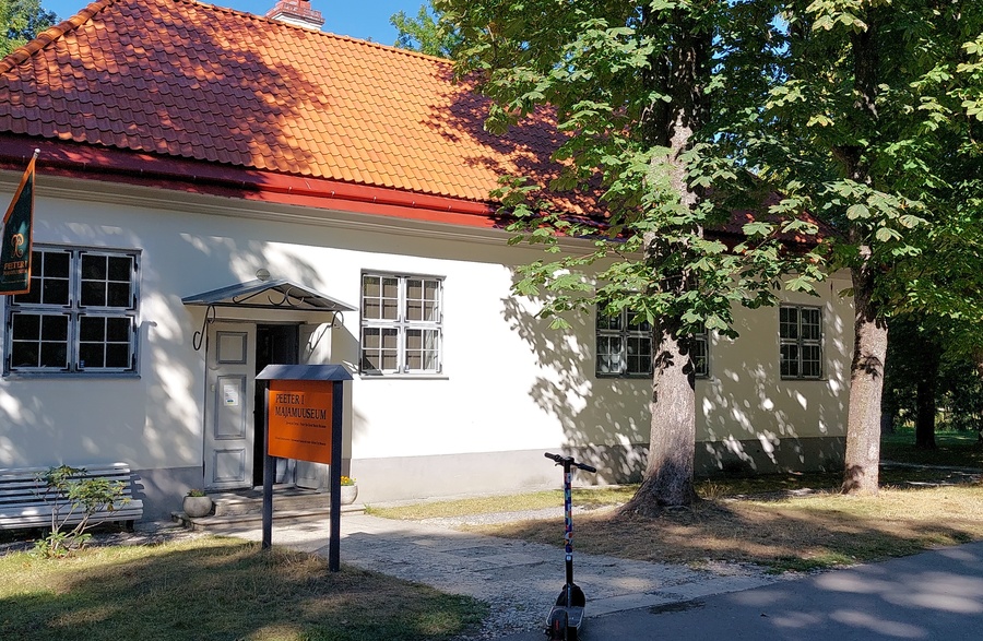 Tallinn, Peter's house in Kadriorg. rephoto