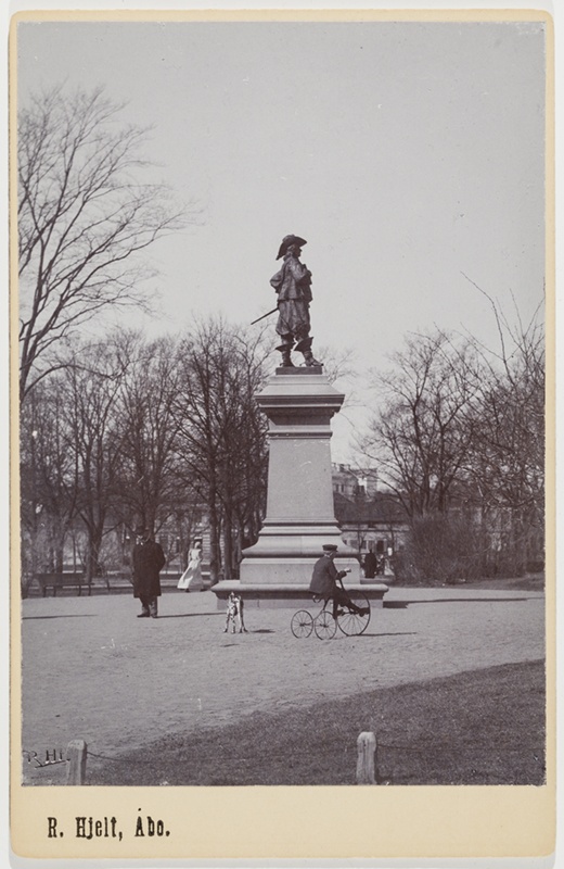 Kreivi Pietari Brahen patsas