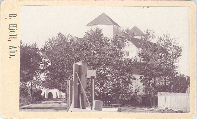 Vy mot Åbo slott från Slottsgatan.