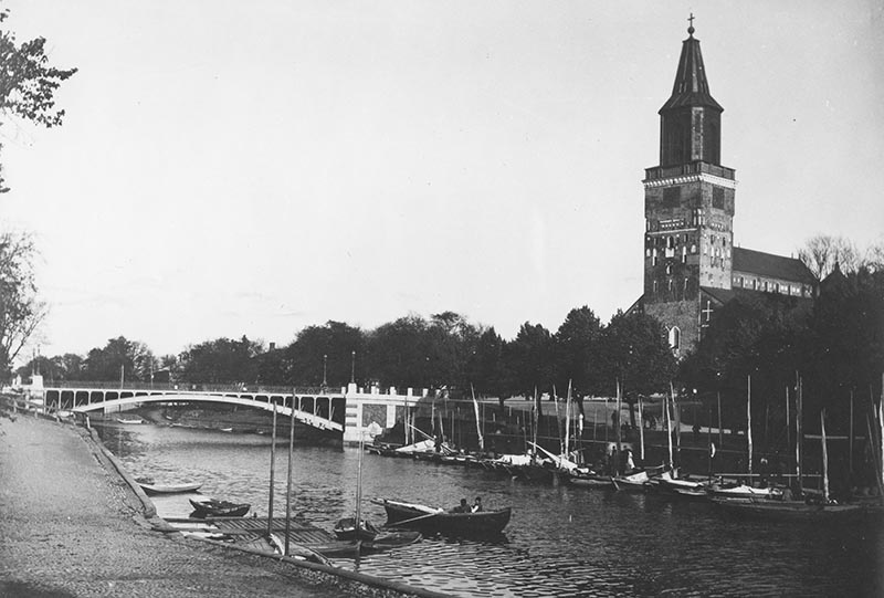 Tuomiokirkko, Tuomiokirkkosilta, Kirkkosilta, Aurajoki