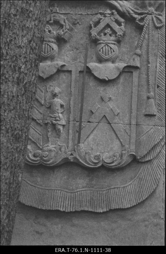 Aderkasi kabel. C. Von Buhrmeister´i vapp kabeli vasakpoolsel osal.