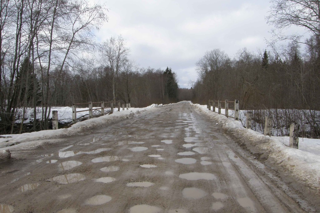 foto Löögiaugud kruusateel