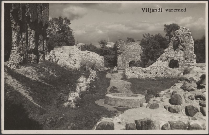 fotopostkaart, Viljandi, Kaevumägi, kaev, Suurmüür, MUngamüür, värav, Jaani kiriku torn, u 1925