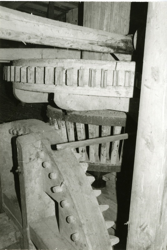 Simmu talu vesiveski Möldri külas