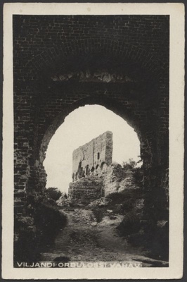 fotopostkaart, Viljandi, lossivärav, Suurmüür, u 1915, foto M. Teng?  similar photo