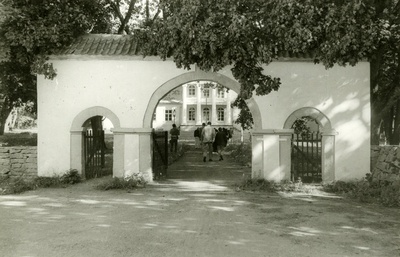 Baltisakslaste kokkutulek Oeseltag-1993: Kõljala mõisas  similar photo
