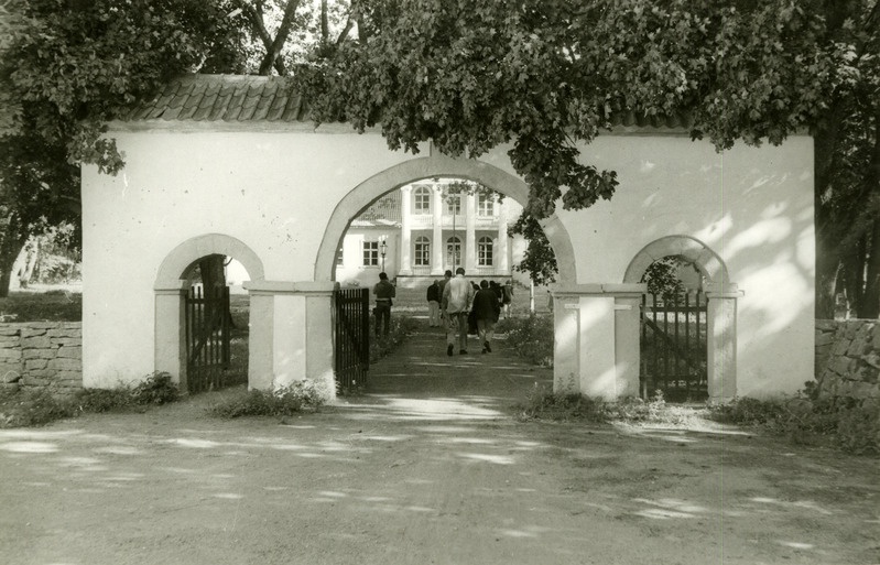 Baltisakslaste kokkutulek Oeseltag-1993: Kõljala mõisas