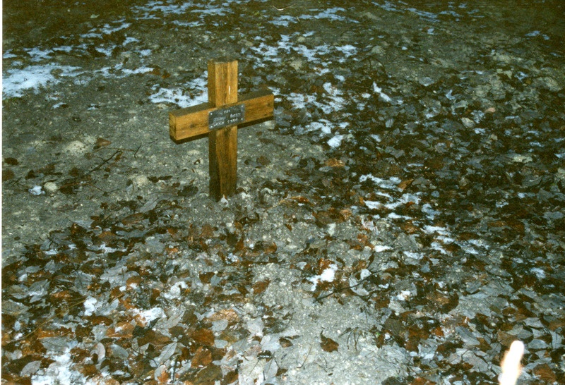 Üks esimesi tähistatud haudu Saksa sõjaväekalmistul Kudjapel