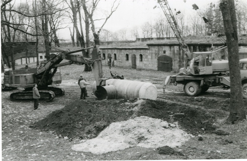 Kuressaare kindluse kanalisatsiooni ülepumpamisjaama toomine Lossihoovi