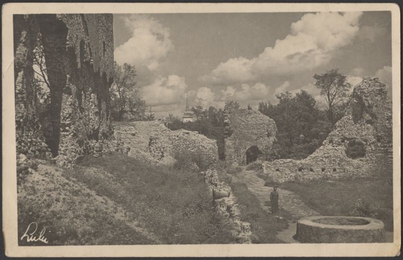 fotopostkaart, Viljandi, Kaevumägi, kaev, Suurmüür, Mungamüür, värav, Jaani kiriku torn, inimene, u 1925