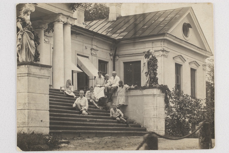 Õisu mõisniku perekond 1920. aastal (Euseküll, august 1920)