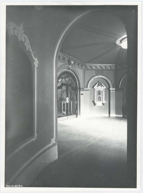 Kino "Gloria Palace" vestibüül, vaade kassale.