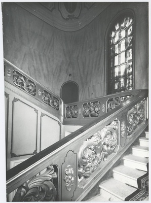 Kino "Gloria Palace", II korrusele viiva trepi käsipuud.  duplicate photo