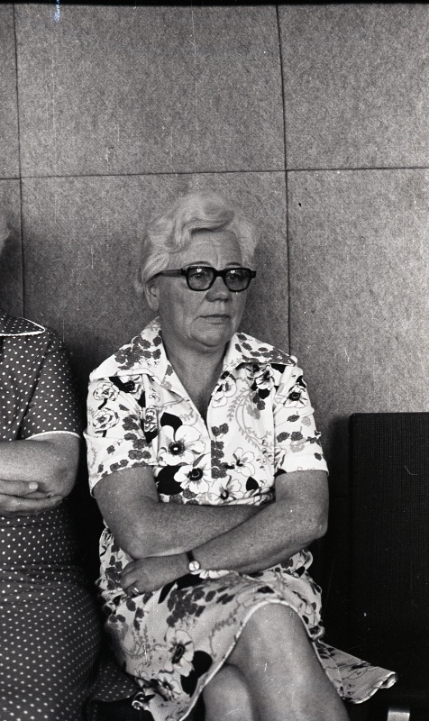 Kalurikolhoosi "Lääne Kalur"  staažikas raamatupidaja Elvi Vassiljeva Haapsalu kalatööstuse direktori kabinetis