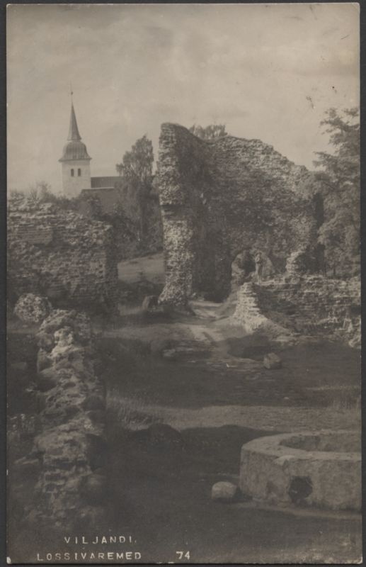 fotopostkaart, Viljandi, Kaevumägi, kaev, värav, Jaani kiriku torn, u 1915, foto J. Riet