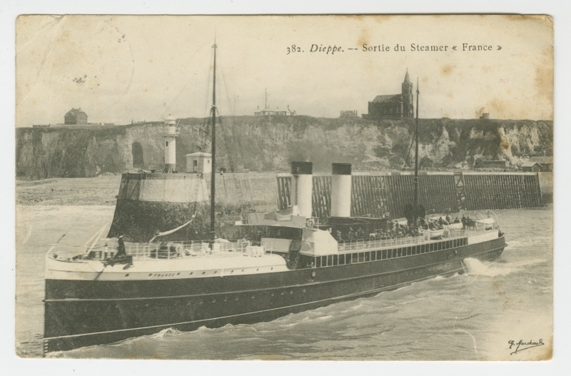 Aurulaev "France" Prantsusmaal Dieppe lähistel