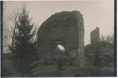 Postkaart. Viljandi, ordulinnuse varemed. Asub albumis HM 7955.  duplicate photo
