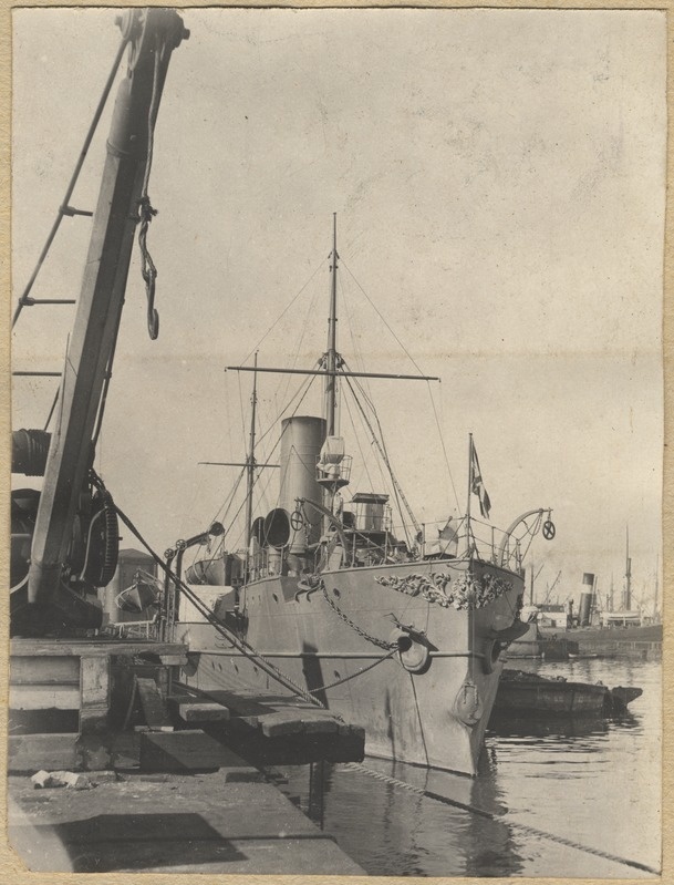 Suurtükipaat "Hrabrõi" kai ääres