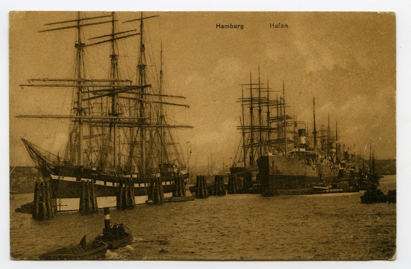Vaade Hamburgi sadamale kai ääres seisvate suurte purjelaevade ja aurulaevaga
