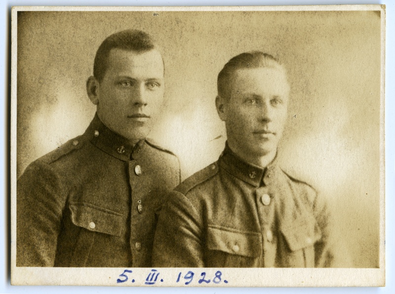 Aegna komandantuuri ajateenijad Theodor Lõõbas ja Oskar Klooren 1928.a.