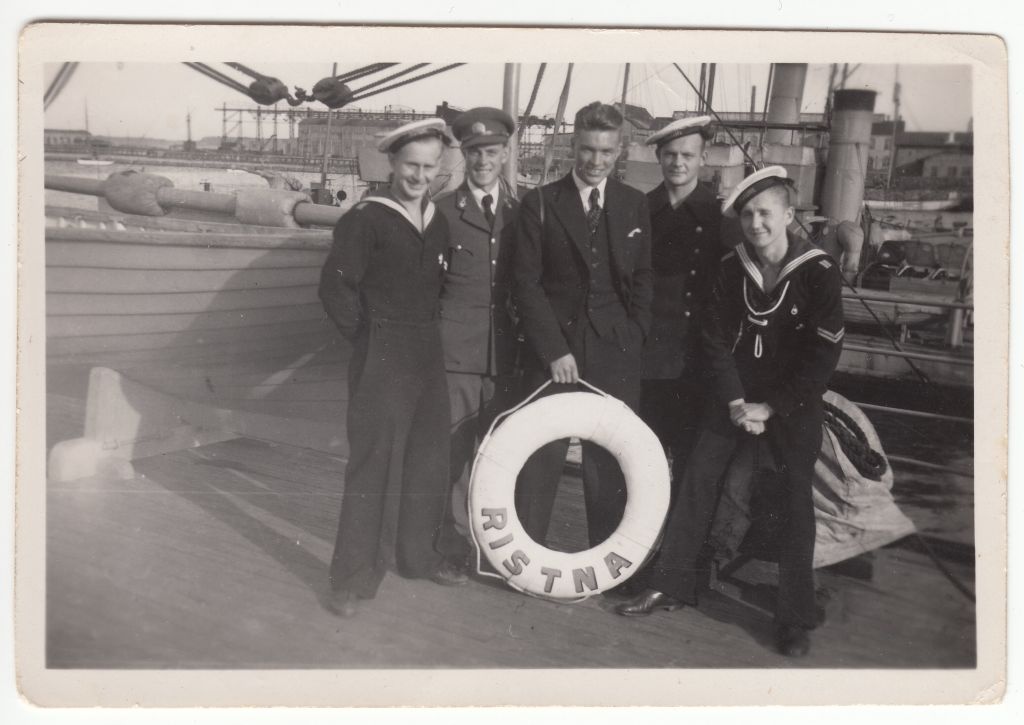 viis meest miiniveeskaja-traaler "Ristna" tekil