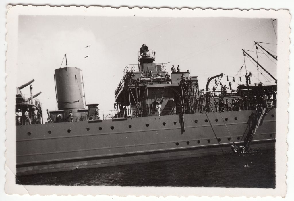 mereväelased sõjalaeva tekil