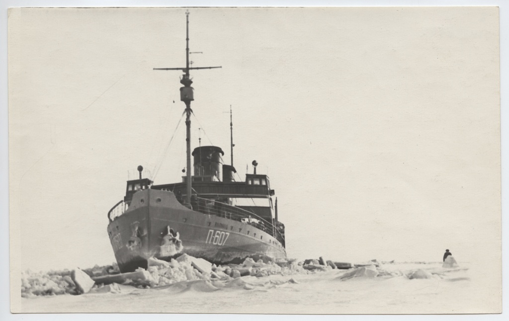 jäämurdja "Volõnets" П-607 ("Suur Tõll") talvel