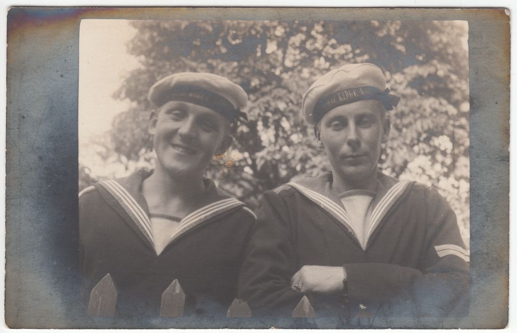 kaks Mereväe Ekipaaži kadetti