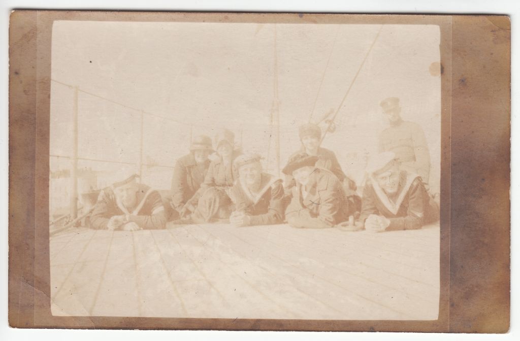 grupifoto, Mereväe Ekipaaži kadetid laeva tekil Helsingis 1921. a