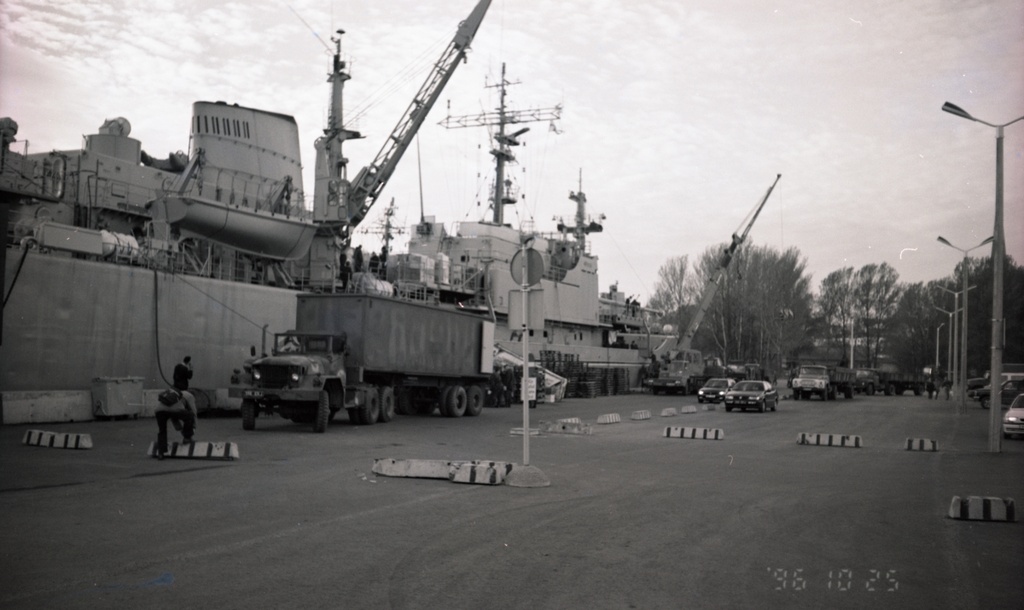 Eesti kaitsejõududele määratud varustuse lossimine