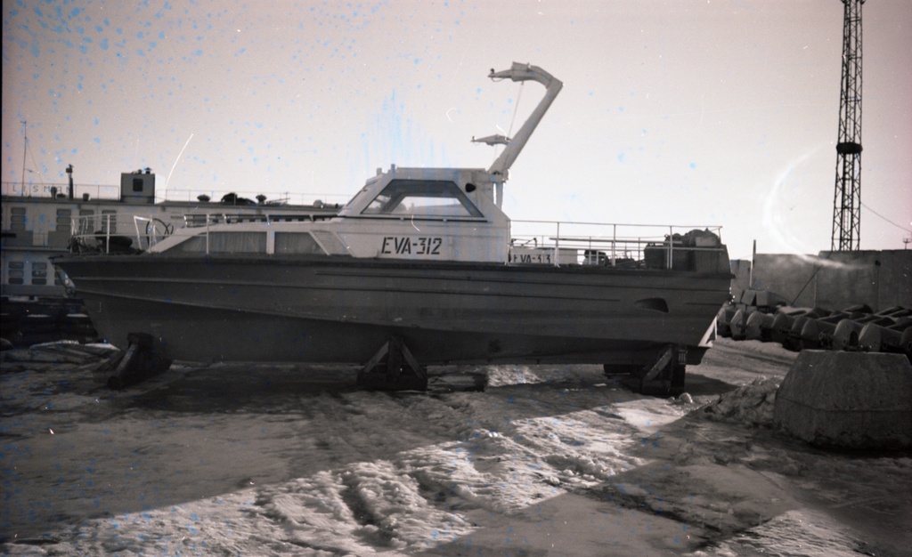 Mõõdistuskaater EVA-312 Hundipea sadamas