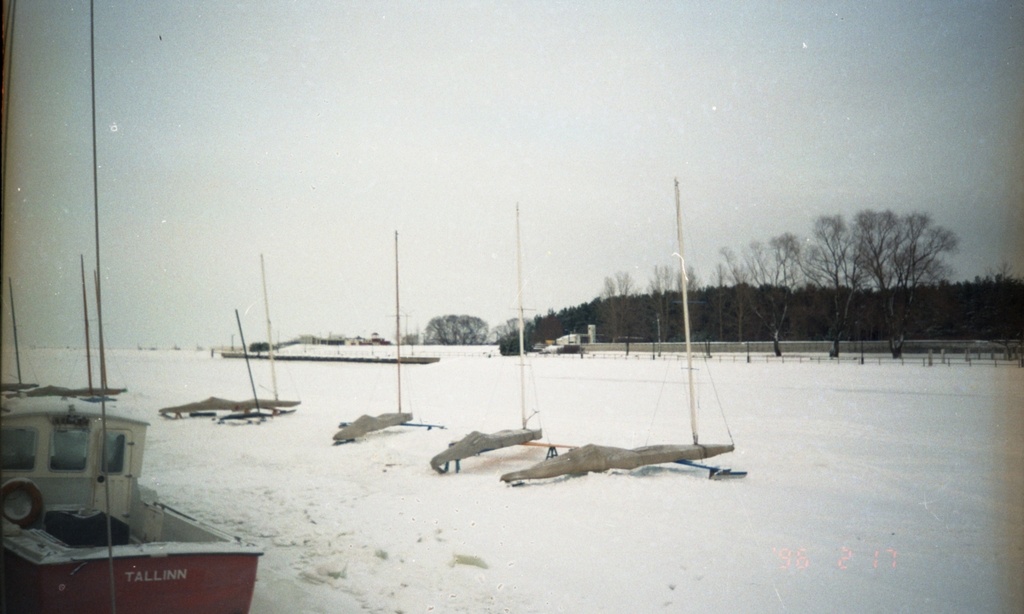 Monotüüp XV jääpurjekad Pirita jõe jääl