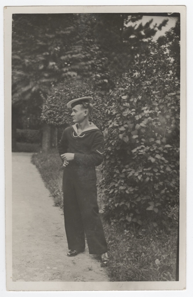 Mereväe Ekipaaži madrus pargis.