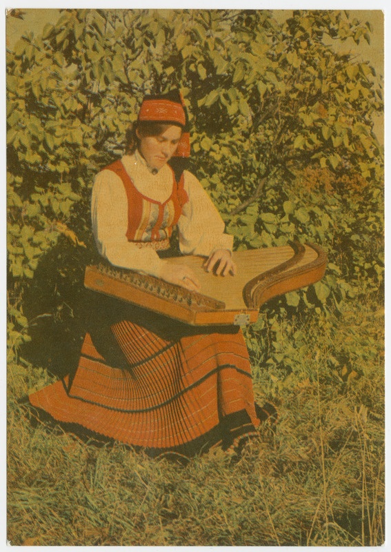 Eesti. Anseküla rahvariides neiu