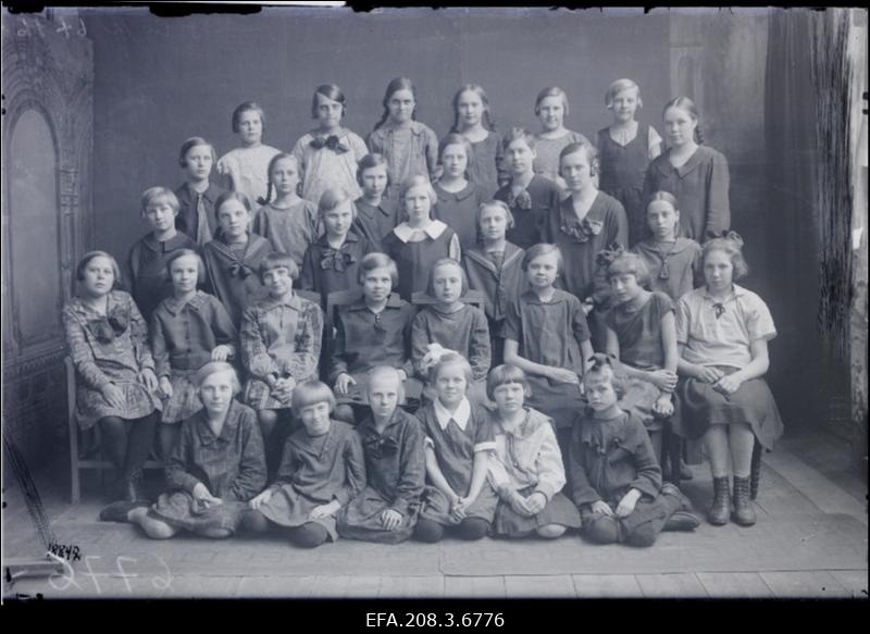 Grupp Paide Algkooli IV b klassi õpilasi.