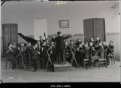 Paide Ühisgümnaasiumi sümfooniaorkester.  duplicate photo