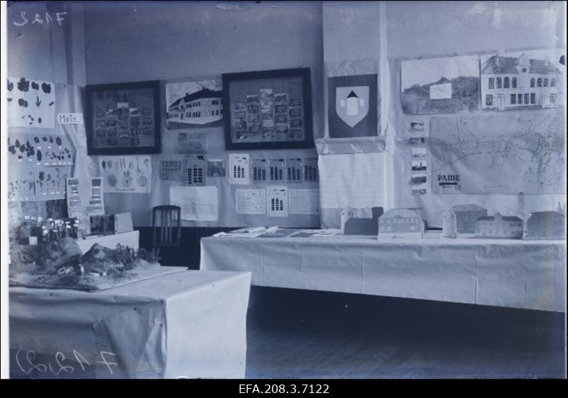 Paide Algkooli õppevahendite näitus.