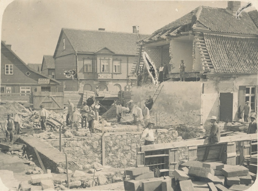 Fotopostkaart. Võru. Vaade Tarvitajate Ühisuse "Põllumees" hoone ehitustöödele 2.augustil 1922.a.