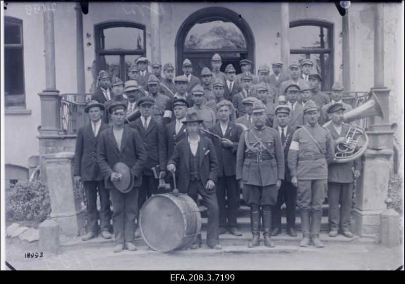 Anna kaitseliidu liikmeid.